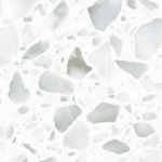 Zdjęcie płytek lastryko CARRARA 0/25 terrazzo w białej tonacji z wyrazistymi drobinkami w odcieniach szarości i błękitu, idealnych do przestrzeni mieszkalnych i użytkowych.