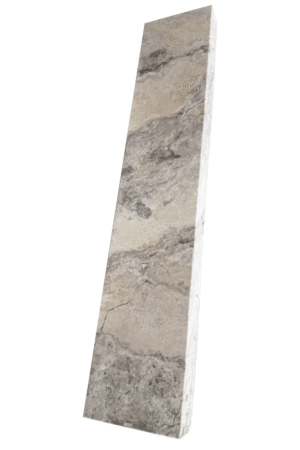 Geschliffen palisada z Travertins SILVER LATTE w formacie 100x20x6 cm – Produkt przedstawiony na białym tle.